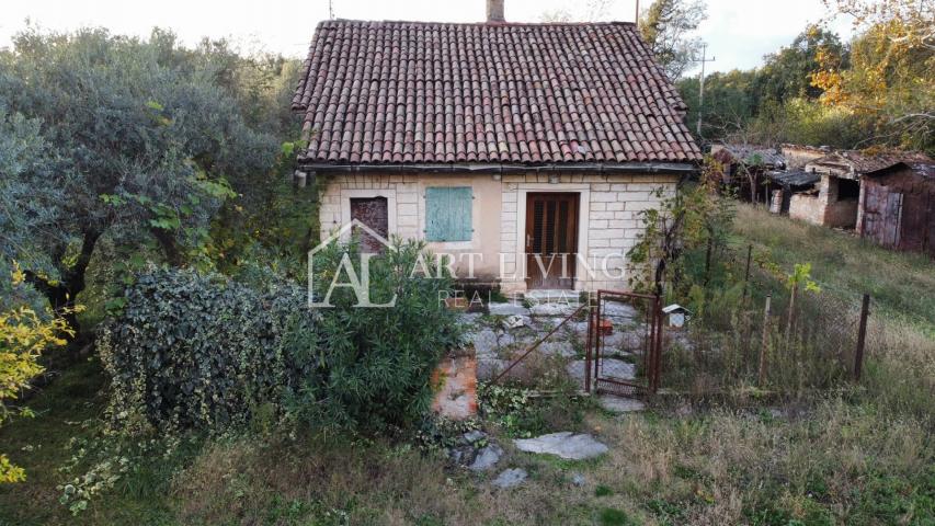 Umag, surroundings - OPPORTUNITY!! stone house for adaptation on a fantastic plot of land