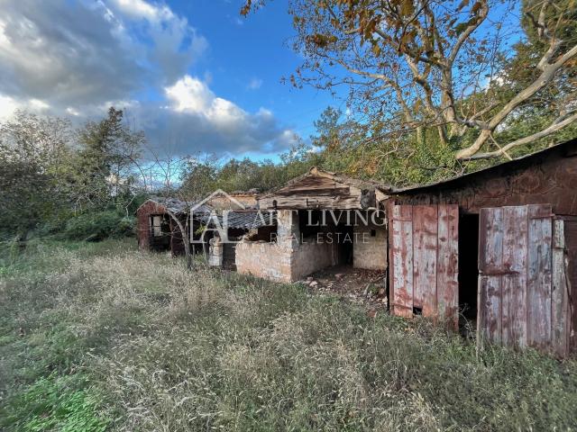 Umag, surroundings - OPPORTUNITY!! stone house for adaptation on a fantastic plot of land