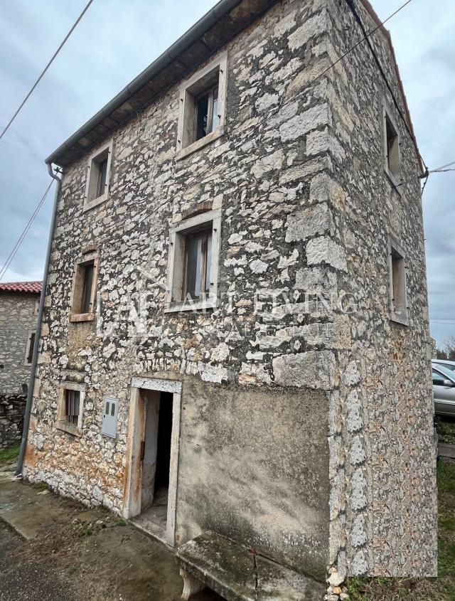 Istra, Novigrad, okolica - autohtona kamena istarska kuća za renovaciju