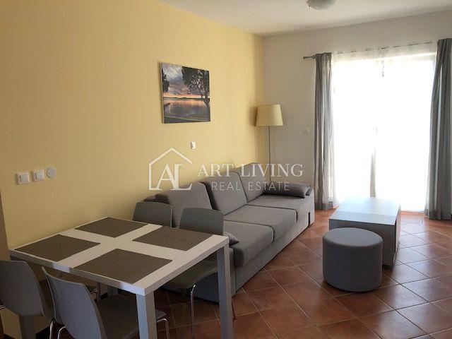 ISTRIA, PULA, surroundings - Modern apartment on the ground floor only 150 meters from the sea.