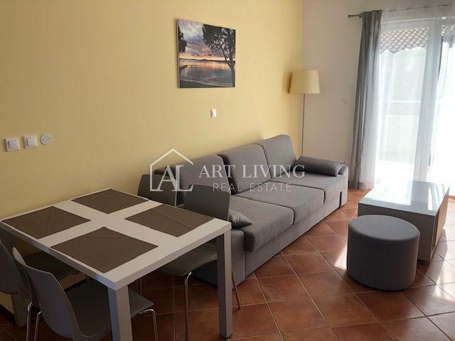 ISTRIA, PULA, surroundings - Modern apartment on the ground floor only 150 meters from the sea.