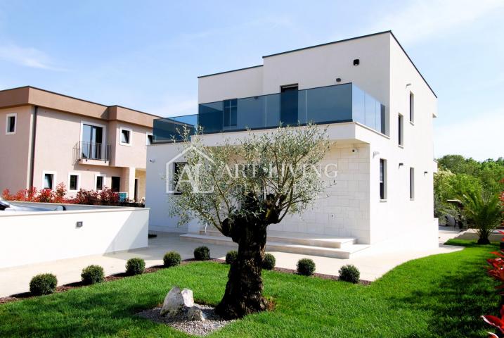 Istrien, Poreč – luxuriöse moderne Villa mit Pool