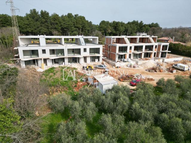 Istrien, Poreč, Umgebung – eine moderne Wohnung mit Dachterrasse in TOP-Lage