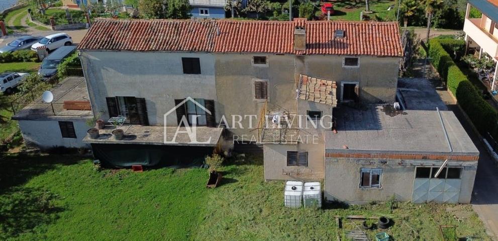 Istria, Novigrad, surroundings, unique autochthonous Istrian house with garden - only 30 meters from