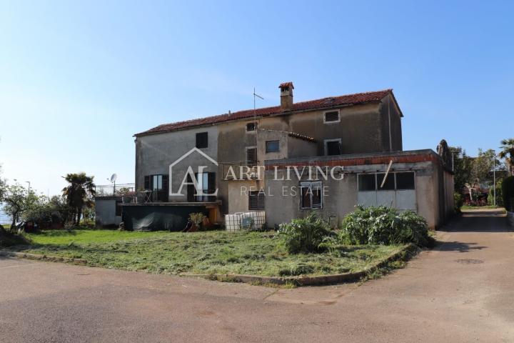 Istria, Novigrad, surroundings, unique autochthonous Istrian house with garden - only 30 meters from