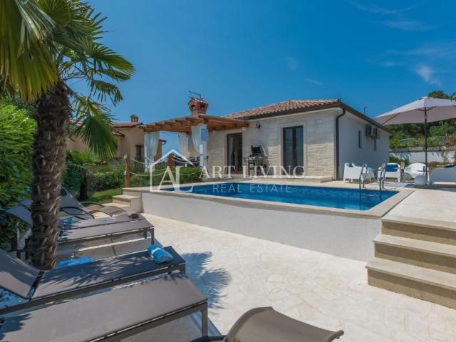 Istria, Novigrad, surroundings - a charming house with a swimming pool in a quiet and beautiful loca