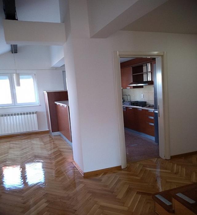 SAVSKI VENAC DEDINJE 130m2 , TERASA , 1000e