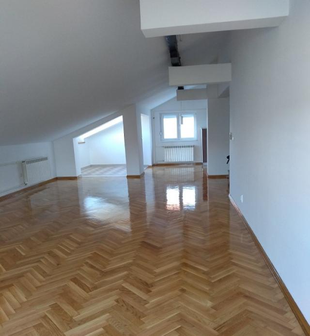 SAVSKI VENAC DEDINJE 130m2 , TERASA , 1000e