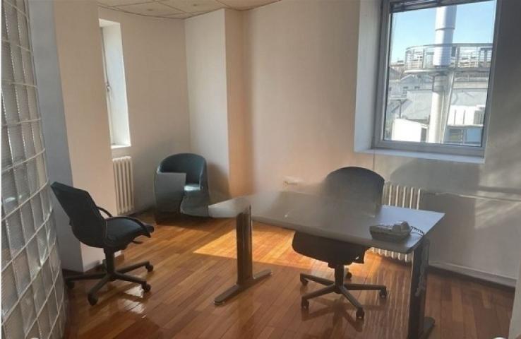 STARI GRAD STUDENSTKI TRG 200m2 , 2800e