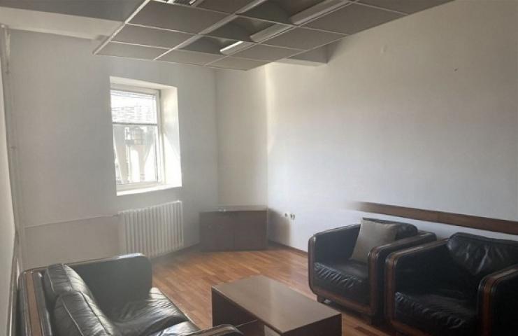 STARI GRAD STUDENSTKI TRG 200m2 , 2800e