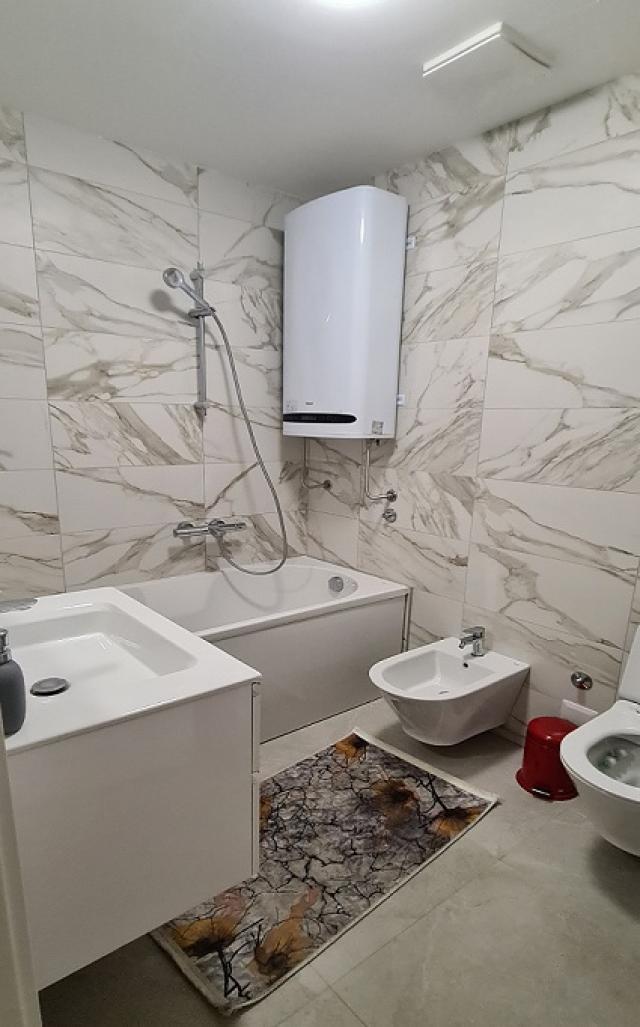 NOVI BEOGRAD BLOK 65 74m2 , 1400e