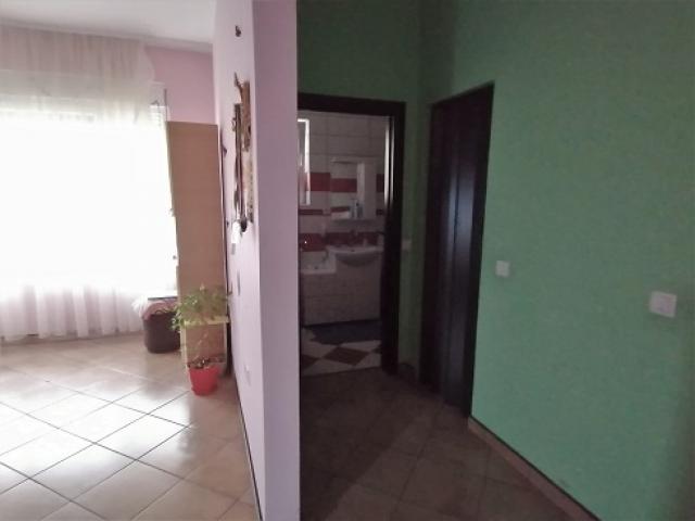 NOVI BEOGRAD LEDINE 250m2 , 450000e