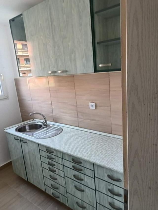 STARA PAZOVA NOVI BANOVCI 400m2 , 1600e