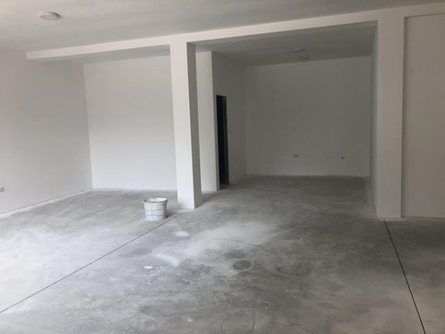 ZEMUN BATAJNICA 290m2 , 1450e