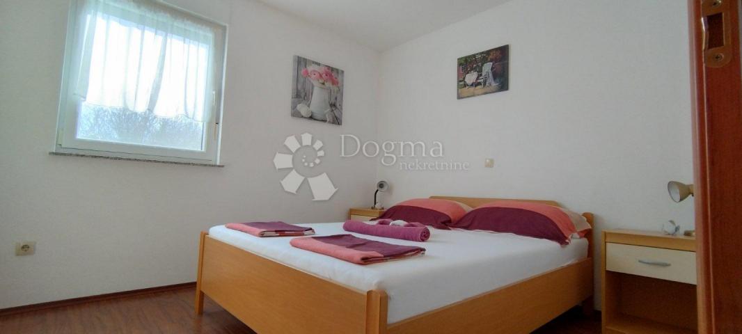 2 APARTMANA  OKOLICA GRADA KRKA