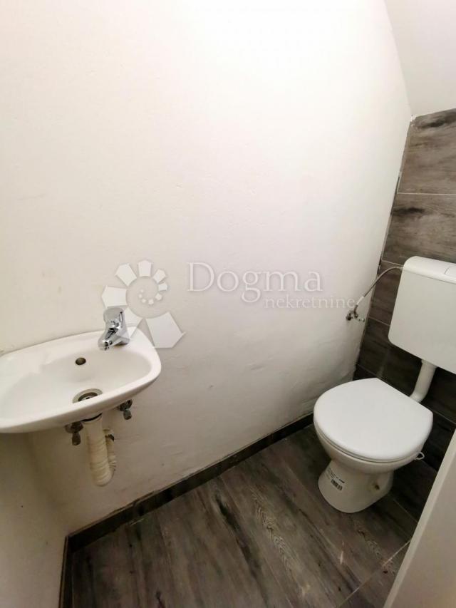 OMIŠALJ FANTASTIČAN APARTMAN NA IZNIMNOJ LOKACIJI