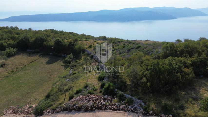 Brseč, Baugrundstück mit wunderschönem Blick auf das Meer