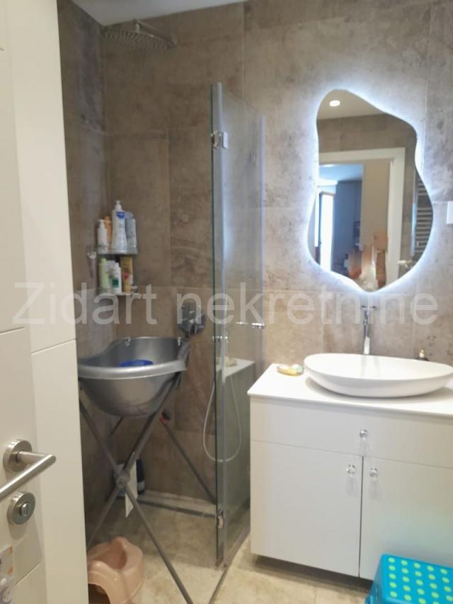 Zvezdara, Lux stan 90m2+ 22m2 terasa kod Kluza