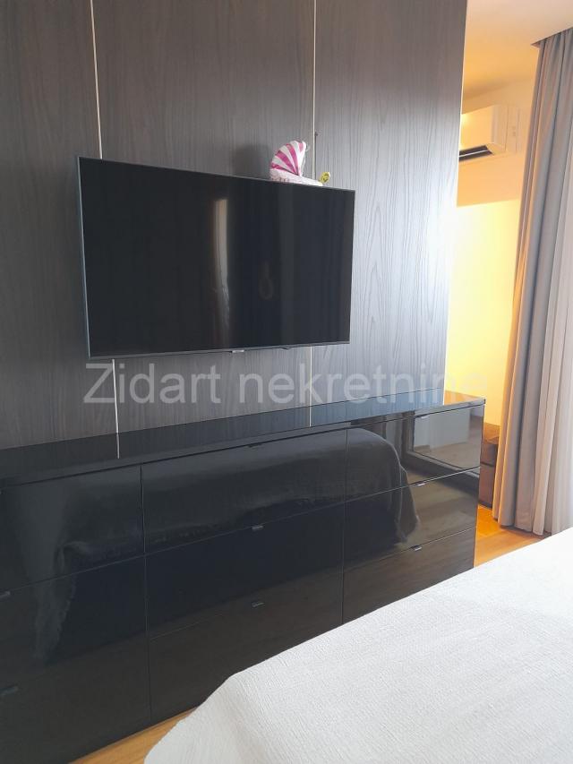 Zvezdara, Lux stan 90m2+ 22m2 terasa kod Kluza