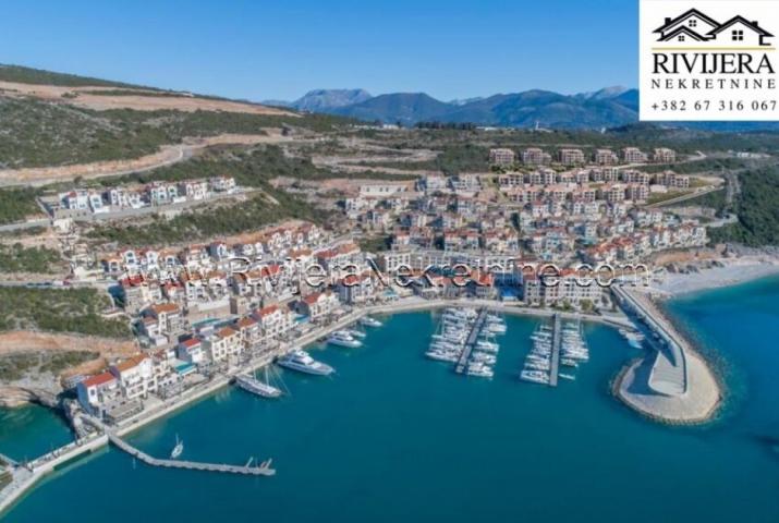 Na prodaju je stan sa jednom spavaćom sobom u Marina Village K403, Lustica Bay. 