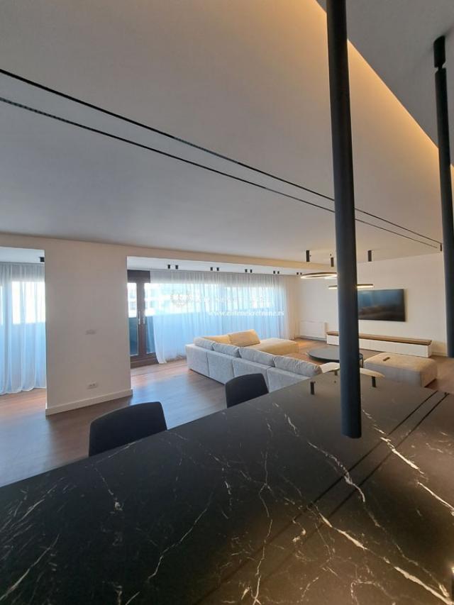 Petosoban lux penthouse, 2 garazna mesta