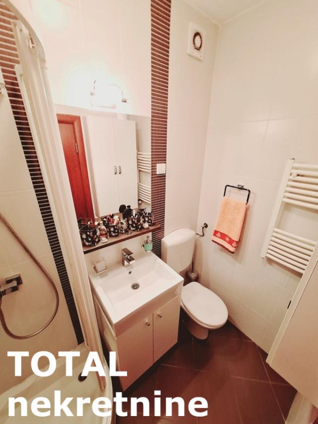 4 Četvorosoban stan NOVI SAD, 265200€