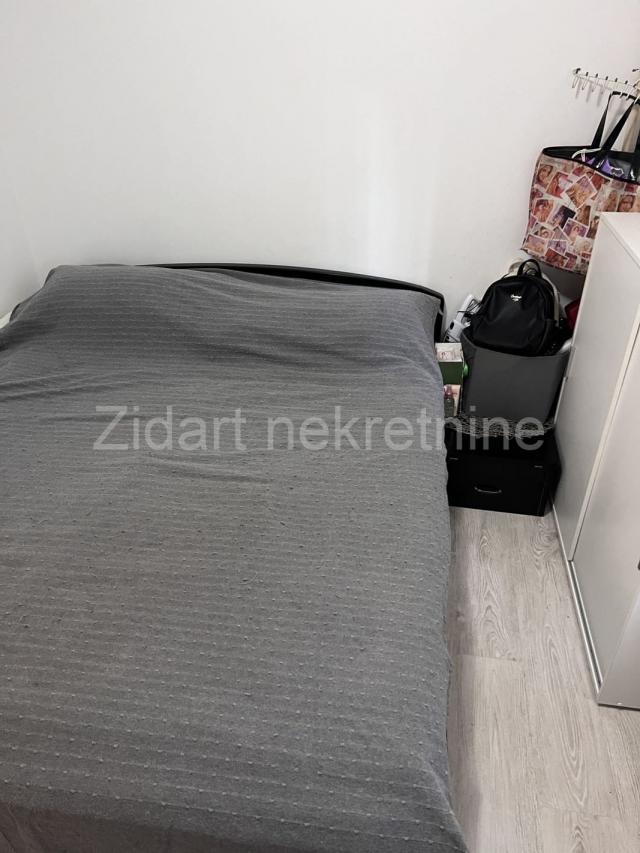 Zemun, Galenika, renoviran, 51m2 + lođa