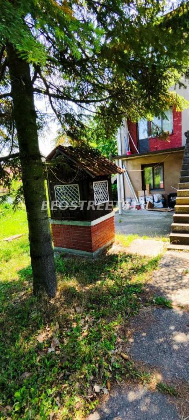 Avala -Šuplja stena , kuća sa 3 jedinice na 10 ari placa , uknjižena!