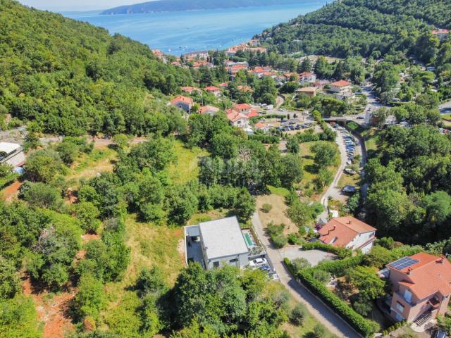 OPATIJA, MOŠĆENIČKA DRAGA – eine wunderschöne Villa mit Swimmingpool, umgeben von viel Grün, nur 650