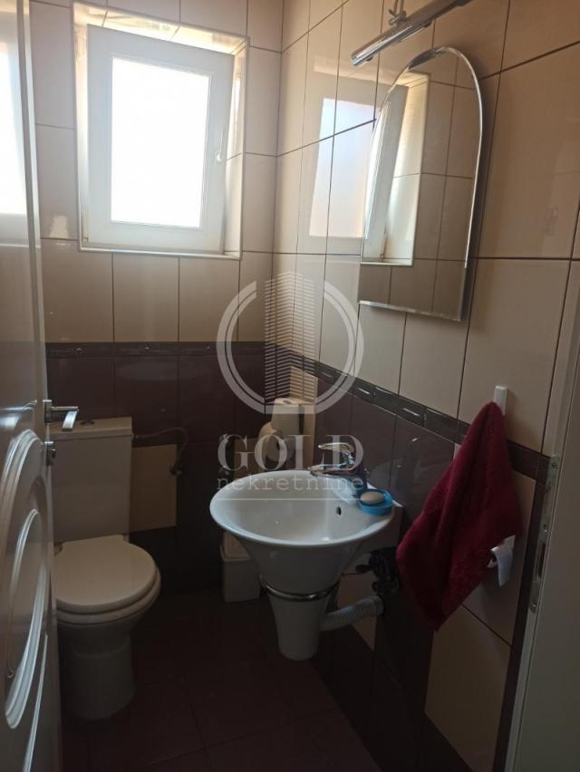 IZDAVANJE Kuća: NOVI SAD-Petrovaradin-Stari Majur, 250. 00m2, 1500 eur ID#4640