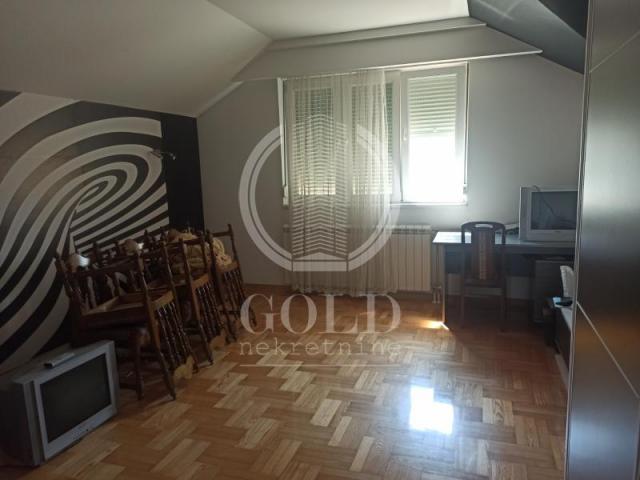 IZDAVANJE Kuća: NOVI SAD-Petrovaradin-Stari Majur, 250. 00m2, 1500 eur ID#4640