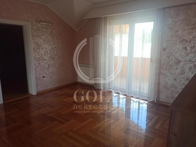 IZDAVANJE Kuća: NOVI SAD-Petrovaradin-Stari Majur, 250. 00m2, 1500 eur ID#4640