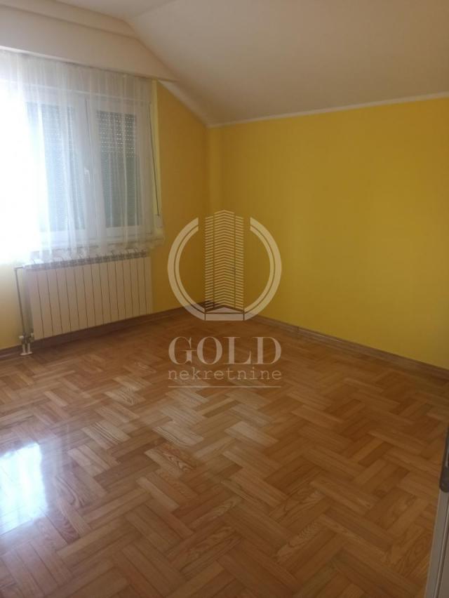 IZDAVANJE Kuća: NOVI SAD-Petrovaradin-Stari Majur, 250. 00m2, 1500 eur ID#4640