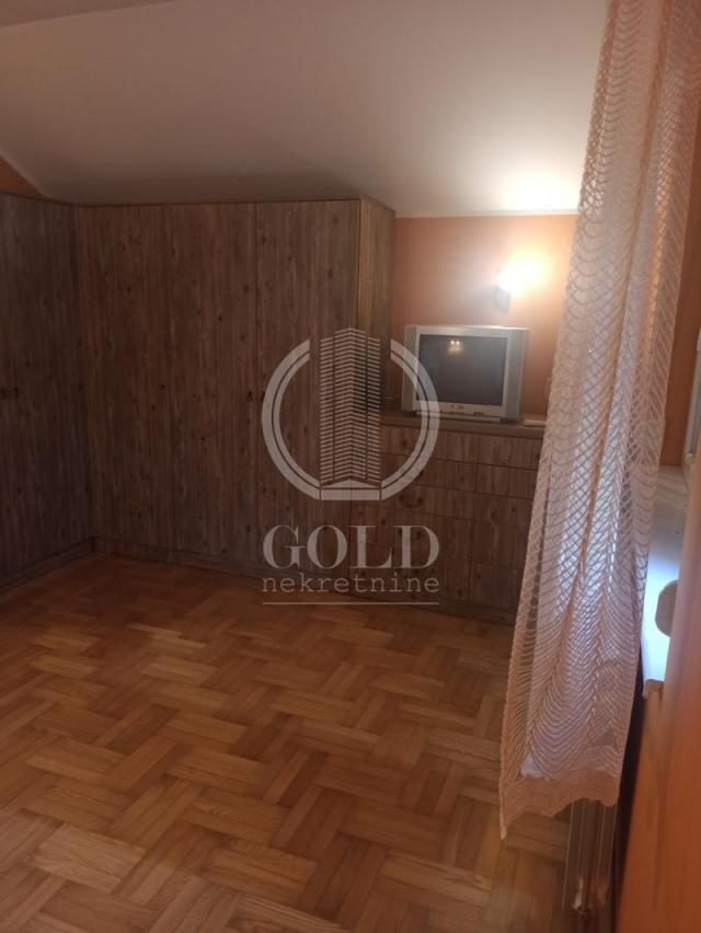 IZDAVANJE Kuća: NOVI SAD-Petrovaradin-Stari Majur, 250. 00m2, 1500 eur ID#4640