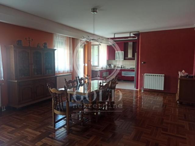 IZDAVANJE Kuća: NOVI SAD-Petrovaradin-Stari Majur, 250. 00m2, 1500 eur ID#4640