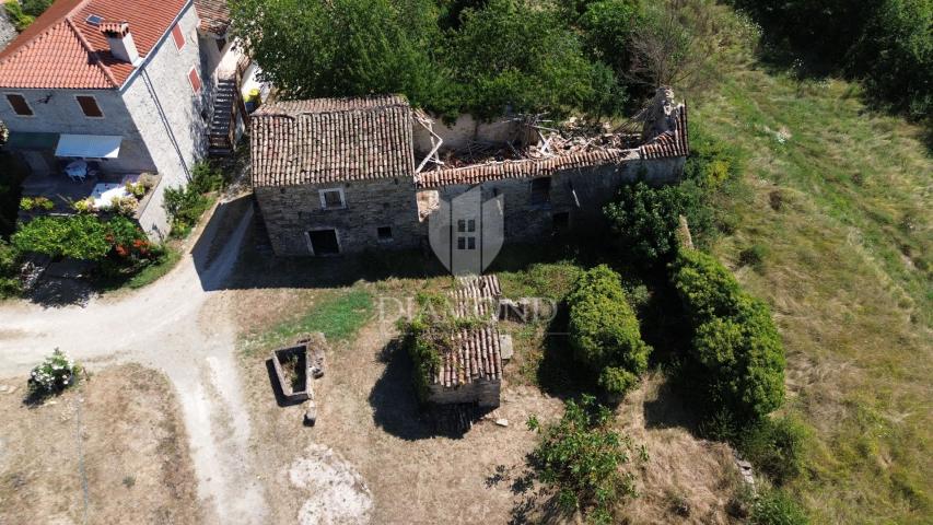 Eastern Istria, autochthonous house for adaptation with a project