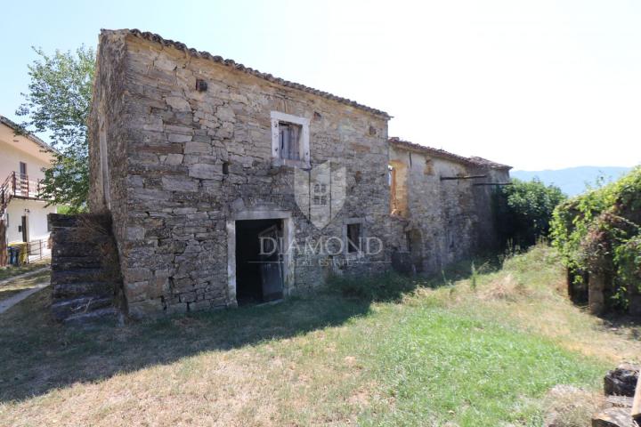 Eastern Istria, autochthonous house for adaptation with a project