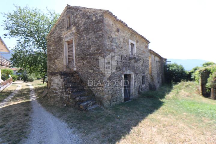 Eastern Istria, autochthonous house for adaptation with a project