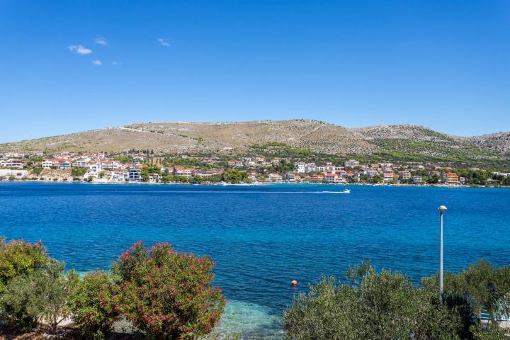 Šibenik, Grebaštica, kuća prvi red do mora, NKP 194 m2, parcela 494 m2