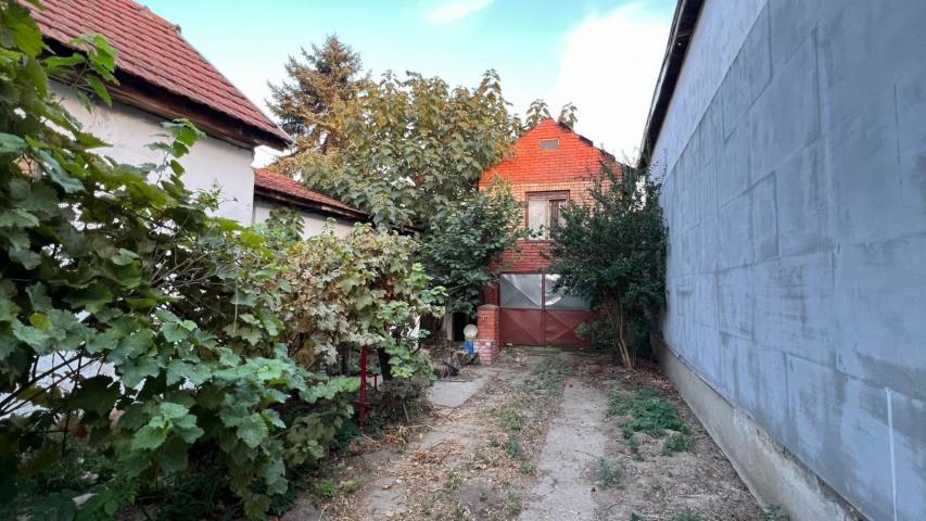 SOMBOR - Typical house 94 m2, on a plot of 401 m2