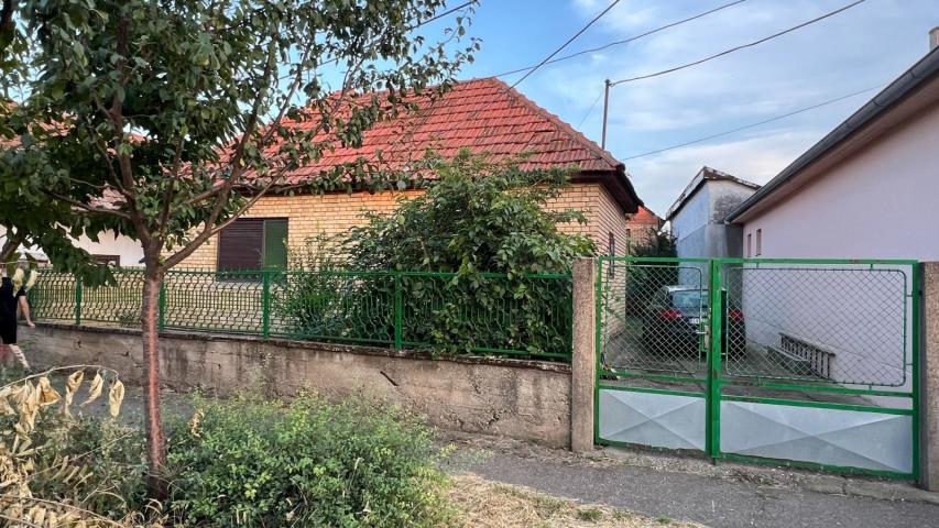 SOMBOR - Typical house 94 m2, on a plot of 401 m2