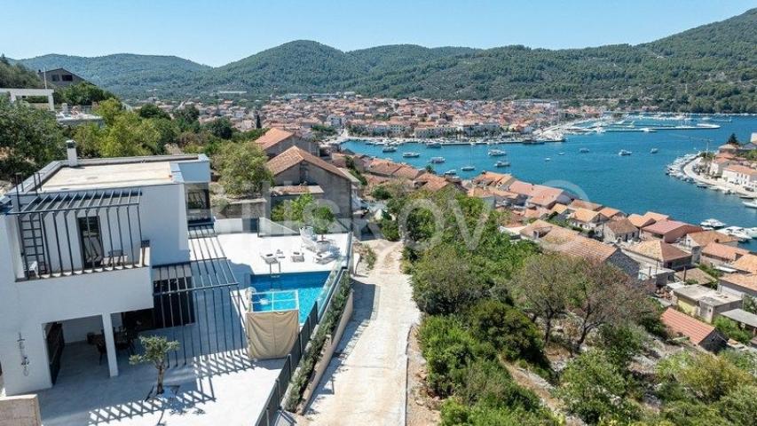 Korčula, prodaja, vila, bazen, 2 garaže, otvoren pogled