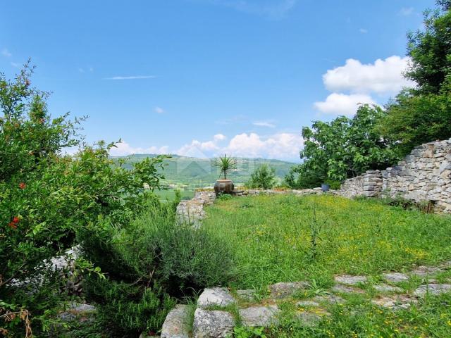 ISTRA, BUJE - Kamena kuća sa spektakularnim pogledom