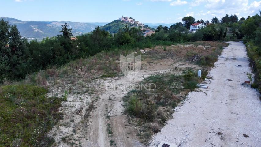 Prilika za investitore, zemljište sa pogledom na Motovun. 