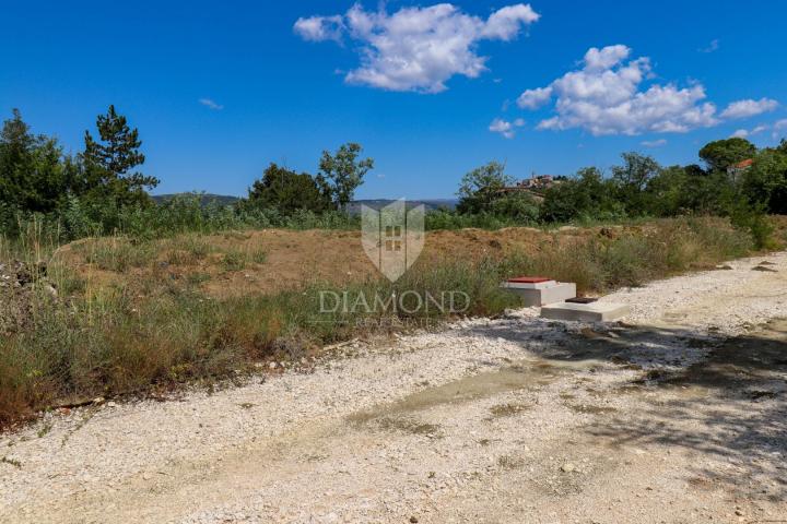 Land with a view of Motovun!