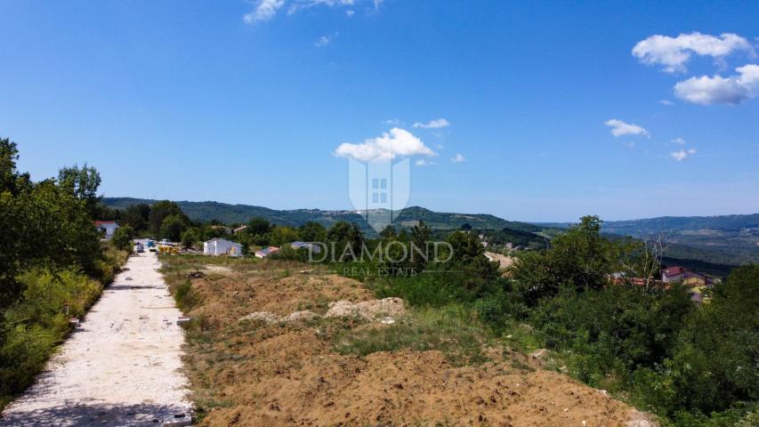 Land with a view of Motovun!