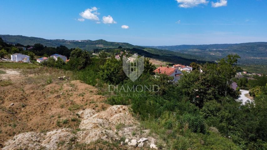 Land with a view of Motovun!