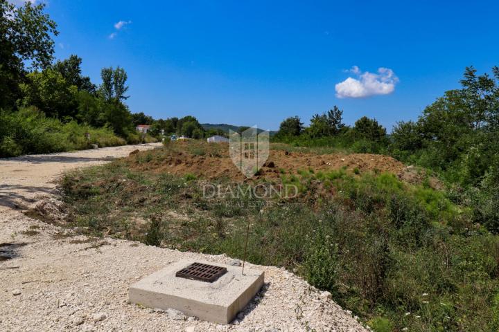 Land with a view of Motovun!