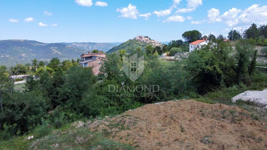 Land with a view of Motovun!