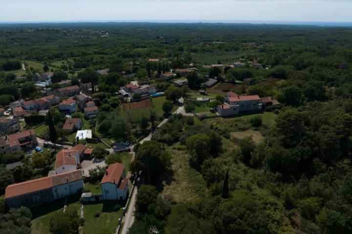 Istra, Višnjan, građevinsko zemljište s pravomoćnom građevinskom dozvolom